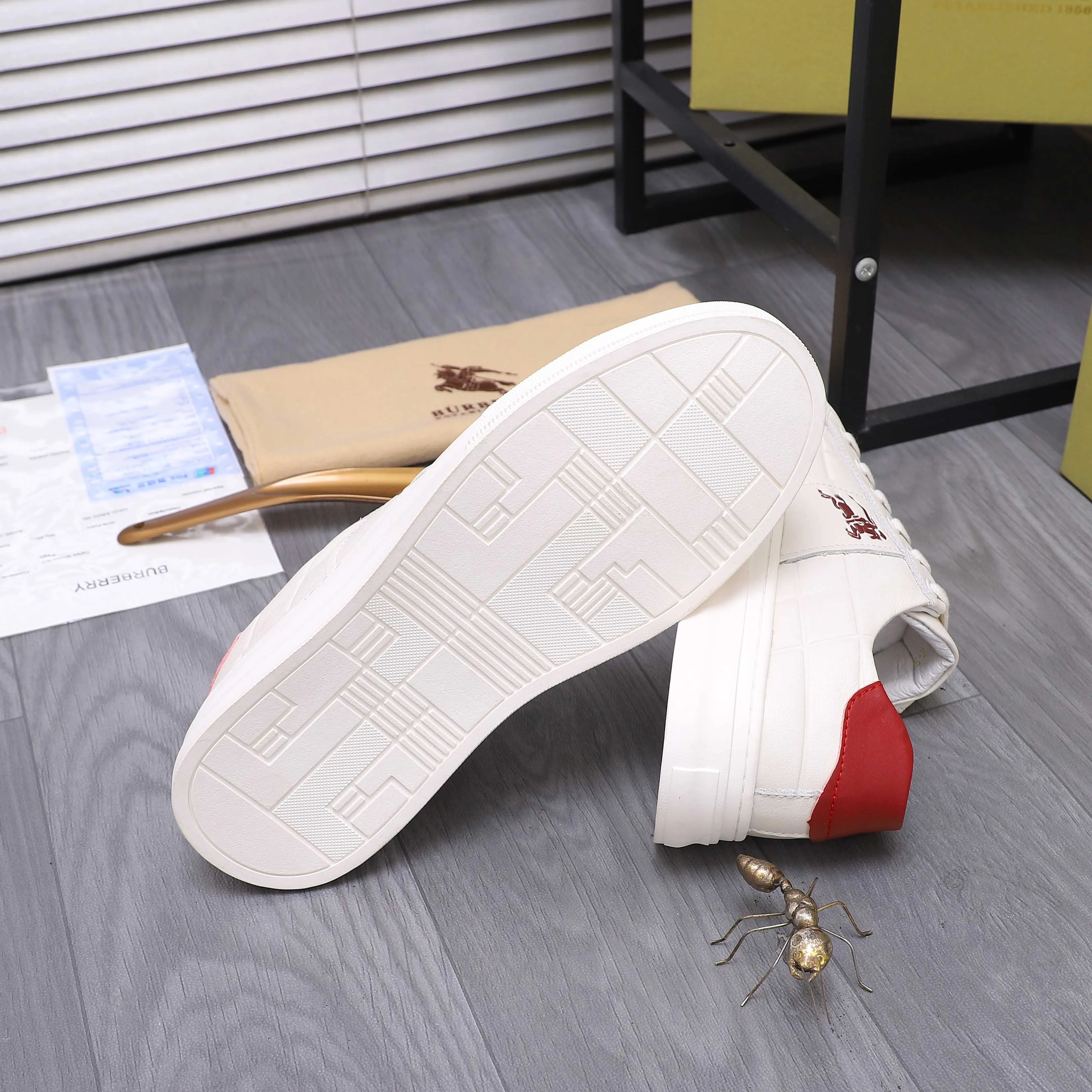 Men's shoes 💰p400 Product trademark: Burberry "Burberry" casual shoes Regular size: 38-44 Product materials: Selected cowhide embossed upper, pigskin lining, rubber outsole